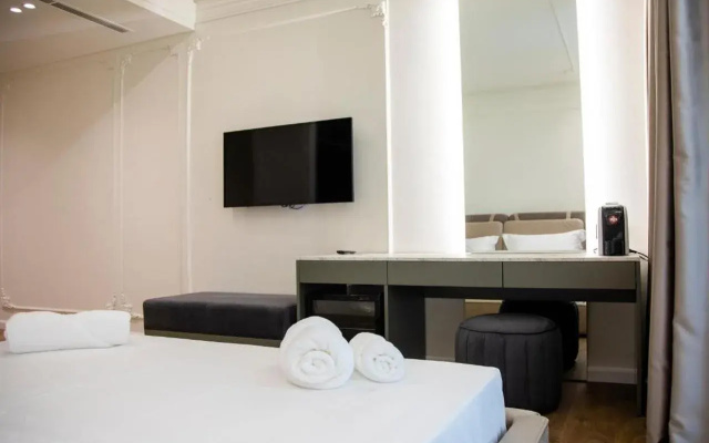 Hotel Adore