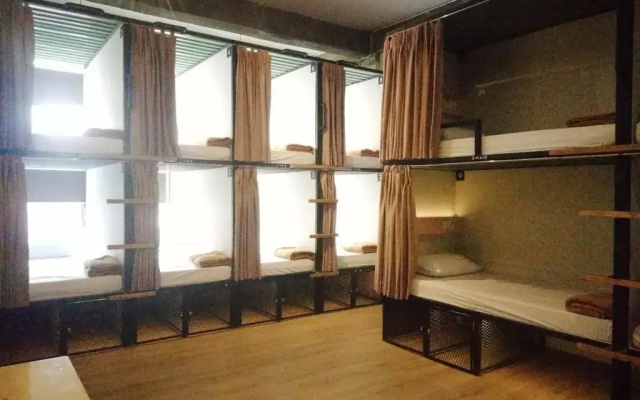Pinxs Hostel Gunung Sahari