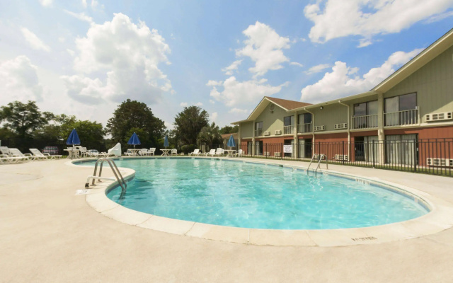 Howard Johnson by Wyndham Beaufort/Parris Island