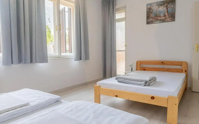 Barat Vendeghaz - Cosy Guesthouse - Teljes Haz Privat Udvarral - 4 Szoba, 2 Furdo