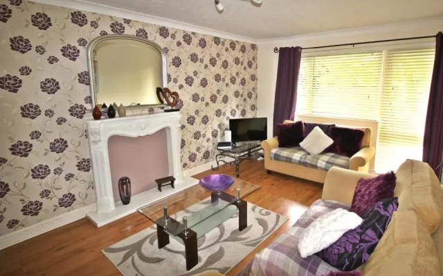 Large Balcony Apartment - Town & Races -2 Dbl Beds