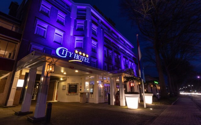 City Hotel вид на фасад