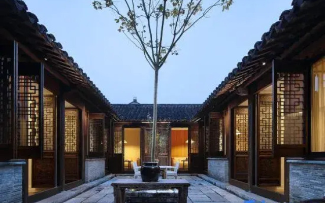 Huaji Hotel