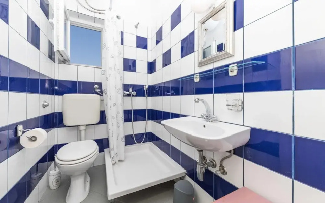 Beautiful Apartment in Vinisce With 2 Bedrooms and Wifi