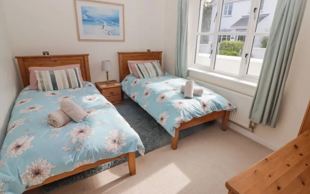 3 Strawberry Close