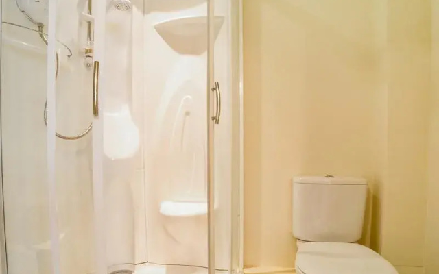 OYO Chase Suites
