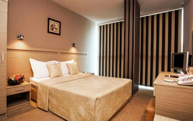 Expo Hotel