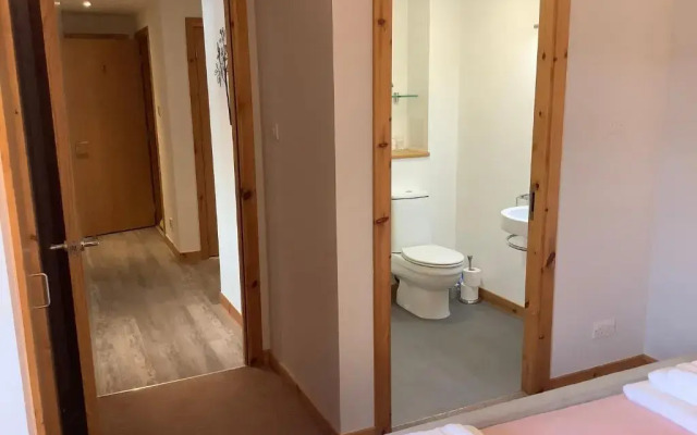 37 Farraline Court, City Centre apartment