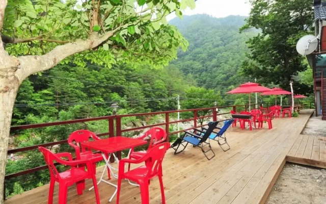 Yangyang Beopsusanjang Pension