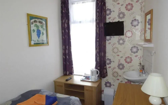 Sea Dogs Guest House