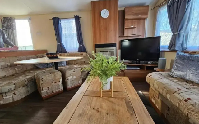 3 Bed Cabin Sleeps 6 With Balcony