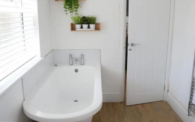 Fully Refurbished Property-March 22-Next to Beach