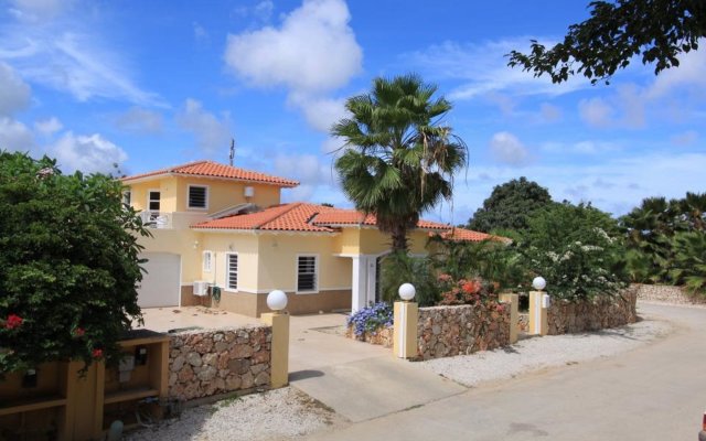 Casa Lora 24 in Kralendijk, Bonaire, Sint Eustatius and Saba from 292$, photos, reviews - zenhotels.com hotel front