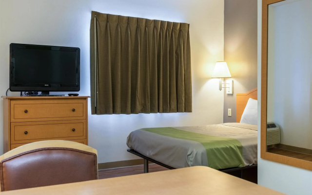 Oyo Townhouse Sulphur,LA Extended Stay I-10