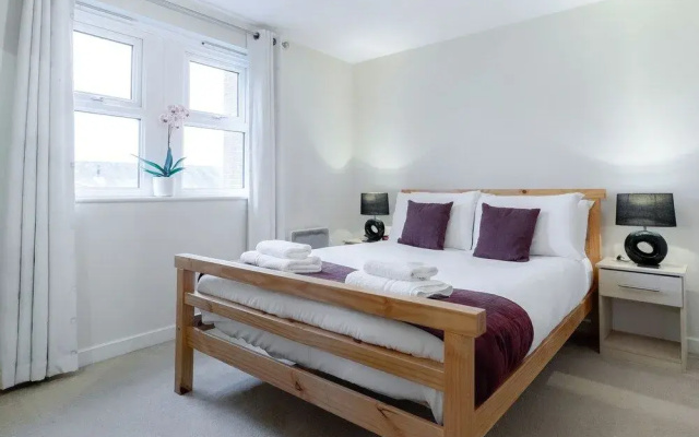 Roomspace Apartments-Courtyard Guildford