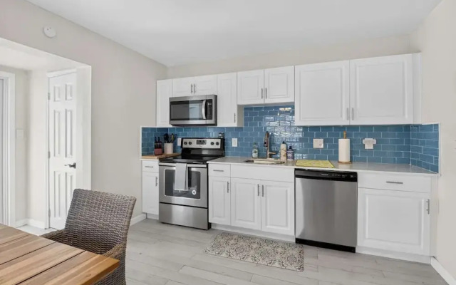 Delray Daydream, Home for 8