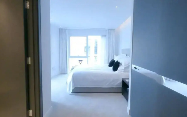 Chelsea Harbour 2-bed Apartment in London