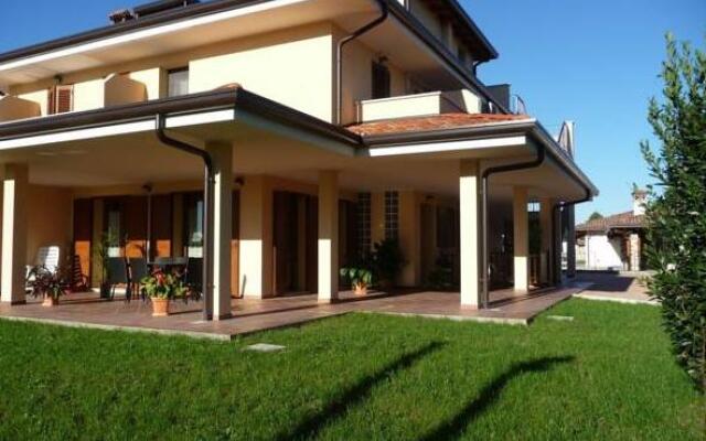 Отель Villa Patrizia Палаццоло-делло-Стелла вид на фасад