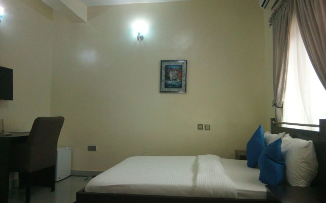 Orchid Suite & Apartment