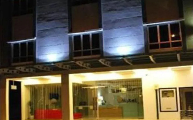 Coastline Hotel