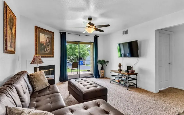 Relaxing Royale 2 Bedroom Condo by Redawning