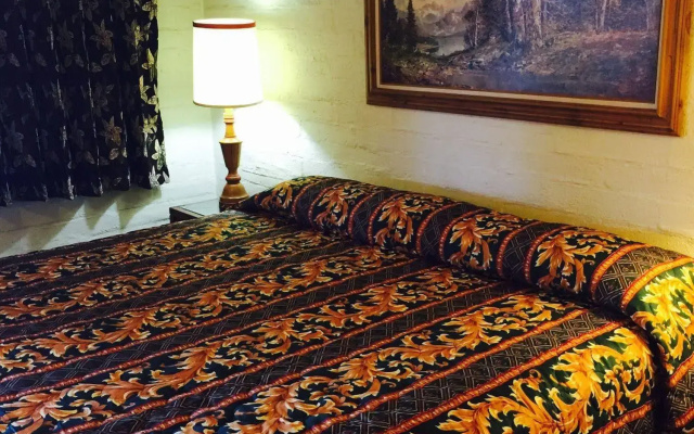 Lovelock Inn