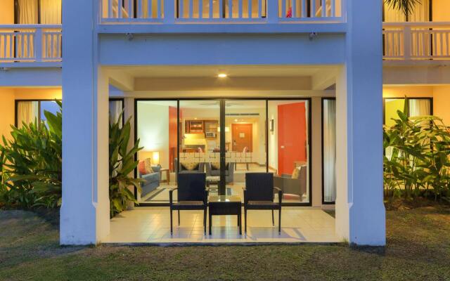 Отель Laguna Holiday Club Phuket Resort вид на фасад