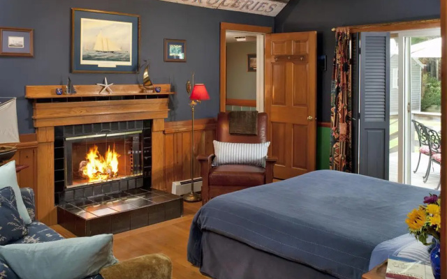 Abbey's Lantern Hill Inn