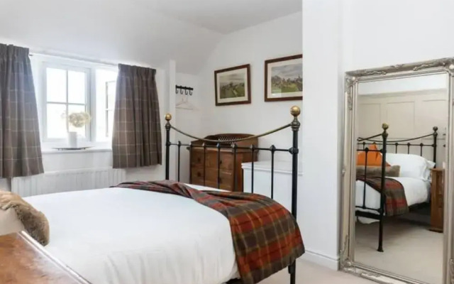 4 Bed-House Sleep 10-Parking-HotTub-Wifi