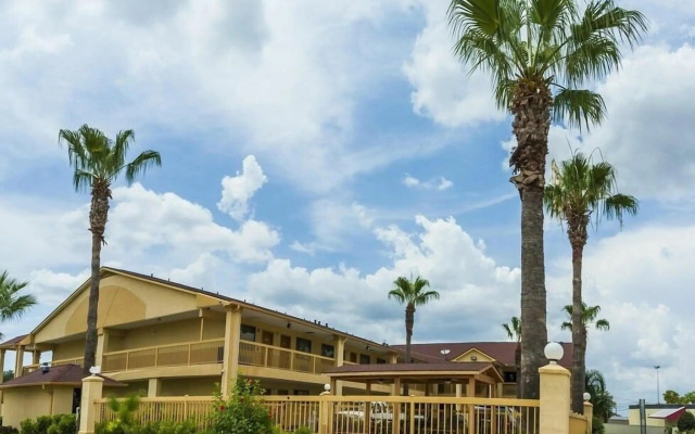 Downtowner Inn and Suites Hobby