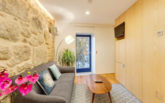 Riverside 2 Bedroom Apartment by DA'HOME
