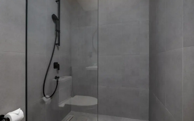 Waves - Top Waterfront 2BR Apartment in Business Bay