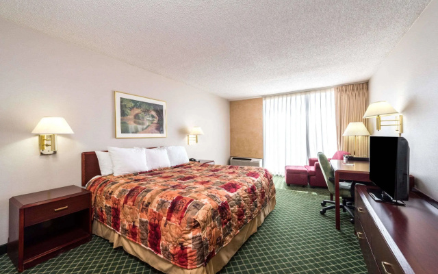 Holiday Inn Dallas Market Ctr Love Field by IHG