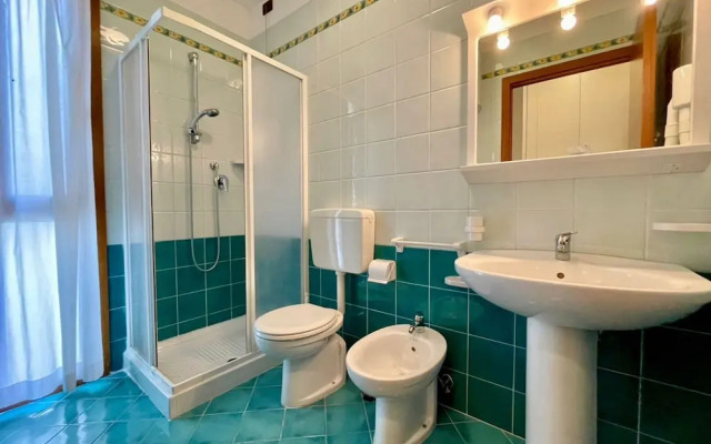 Holiday House With Shared Pool
