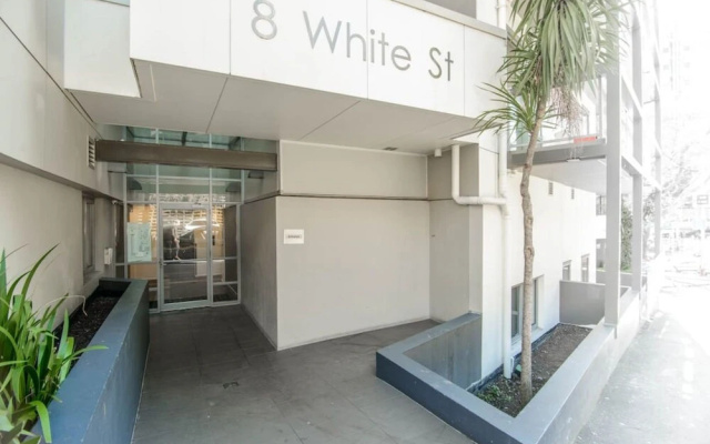 Modern 2 Bedroom Apartment in the CBD