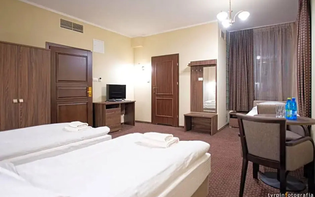 Hotel Lord Krosno