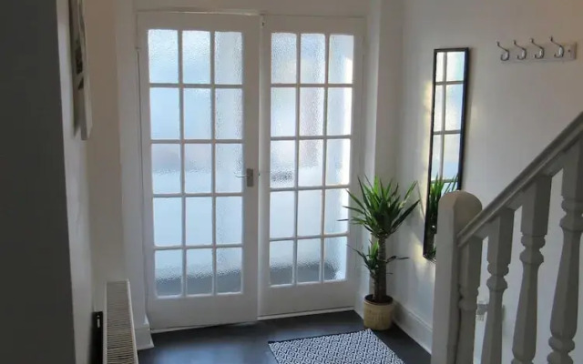 Spacious and Modern House in Derby, England
