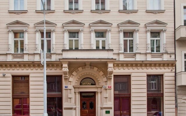 Отель Bohemia Plaza Residence Чехия, Прага - 5 отзывов об отеле, цены и фото номеров - забронировать отель Bohemia Plaza Residence онлайн вид на фасад