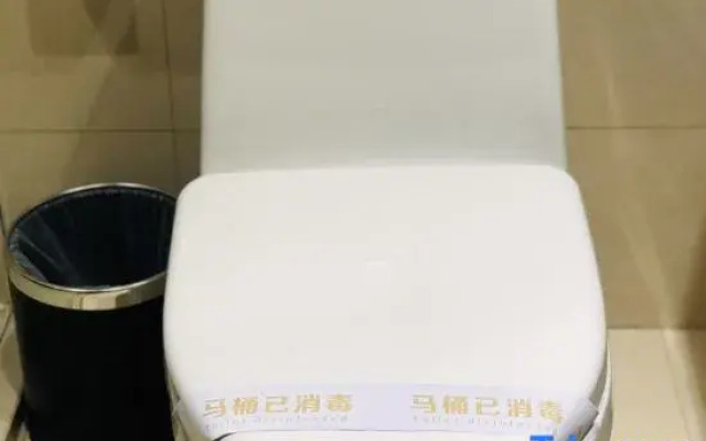Linyi Ronghua Hotel (People's Square Railway Station)