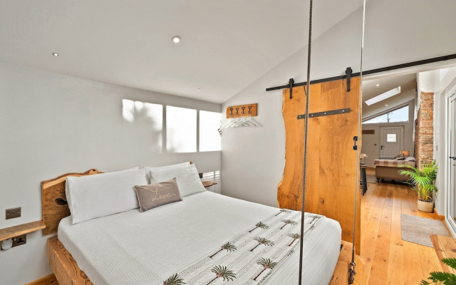 Barn in Devon With Stargazing Bed