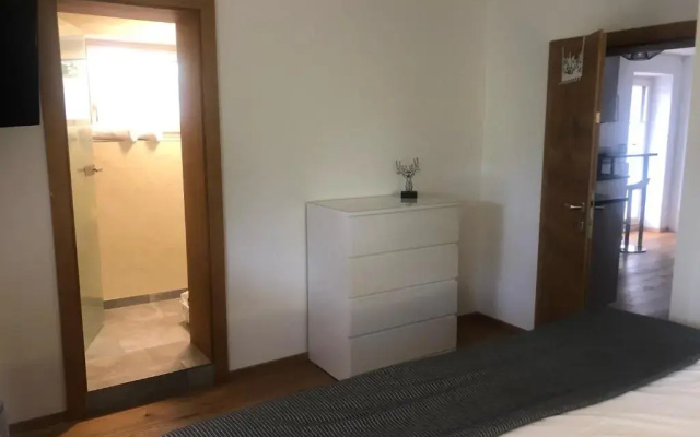 Apart EMMA