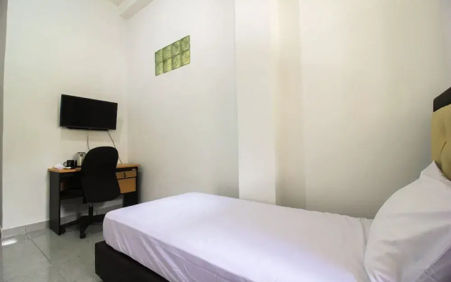 OYO Life 2553 Kost Daya