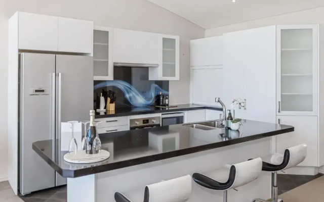 Luxury 3Br, 1.5 Bath Penthouse With Fabulous Views