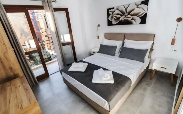 Deluxe Hotel