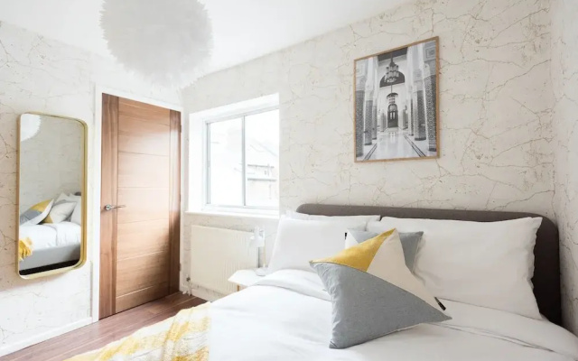 The Jericho Terrace House - 2BD + Parking