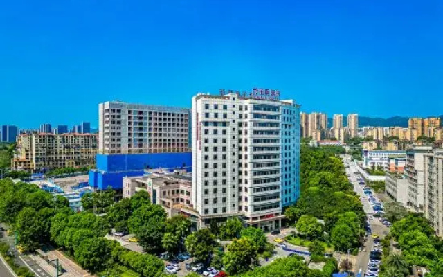 Yingman Hotel (Chongqing East Station Changshengqiao Light Rail Station)