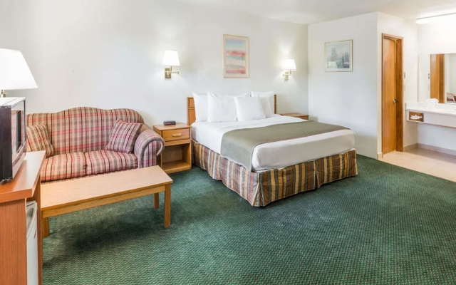 Howard Johnson by Wyndham Roseburg