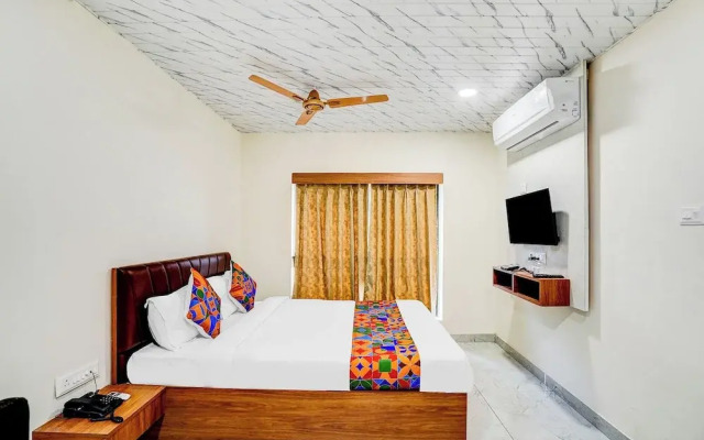 Hotel Omkar & Lodging - phoenix market city