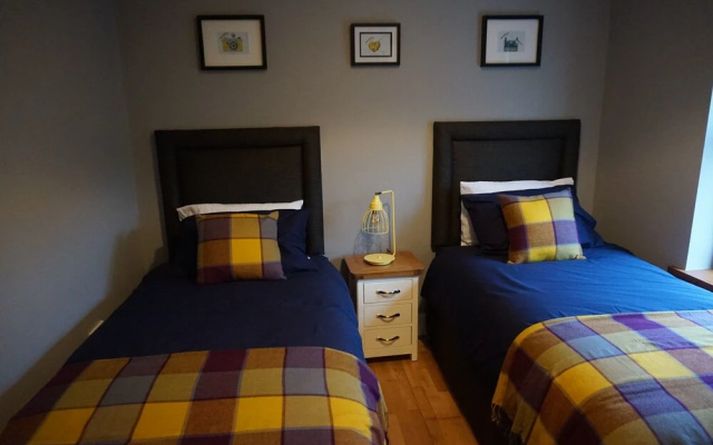 Dromore Court - Luxury Apartment