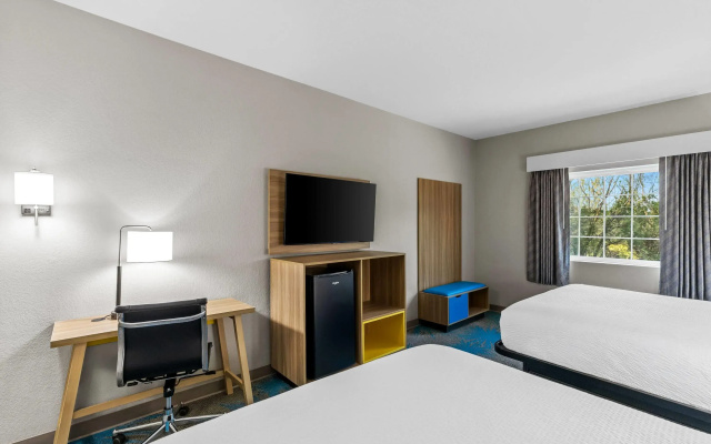 Days Inn & Suites by Wyndham Union City